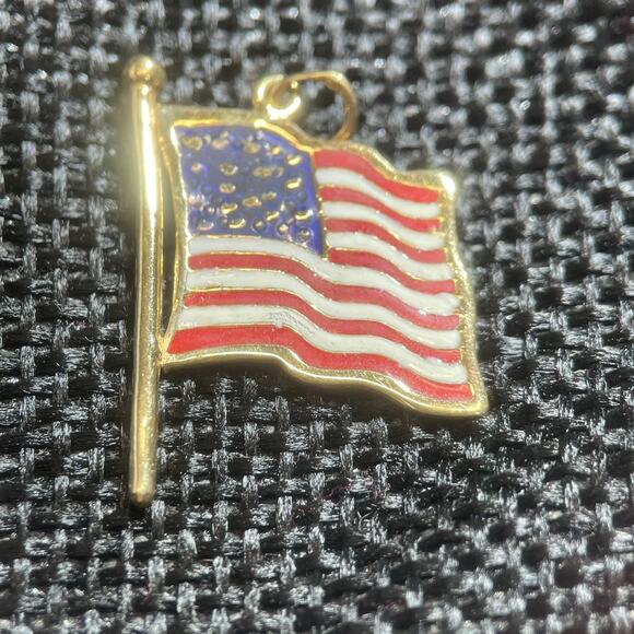 14k Yellow Gold American Flag Pendant July 4th USA Red White Blue Independence - Picture 2 of 5
